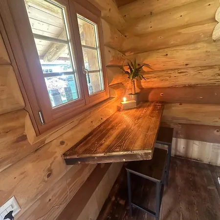 אתר קמפינג Woodmood Leuk